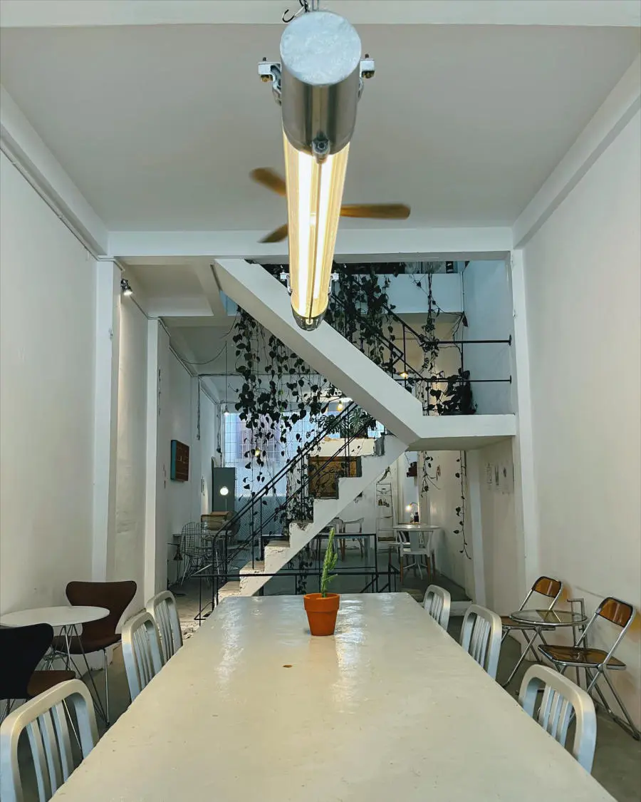 Check in Dng coffee tr&ecirc;n phố An Thượng mang phong c&aacute;ch tối giản 7