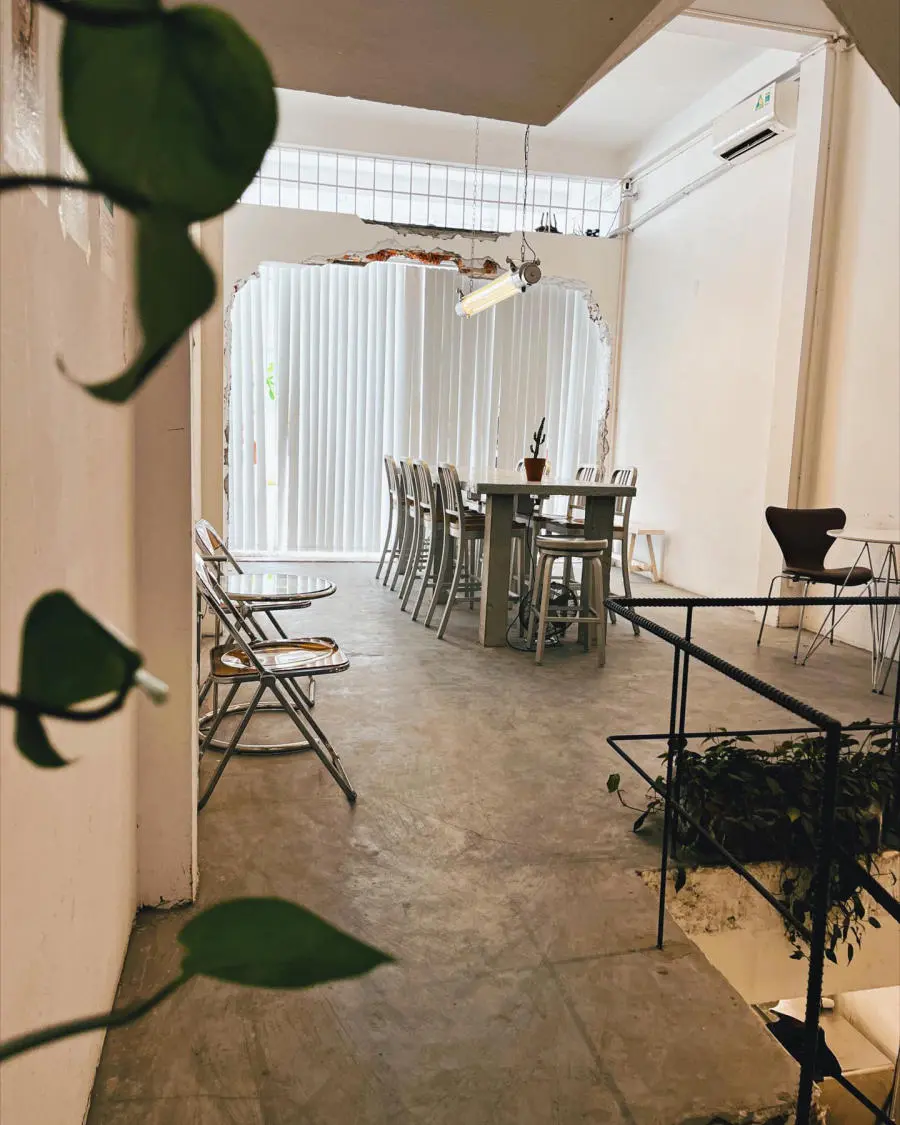 Check in Dng coffee tr&ecirc;n phố An Thượng mang phong c&aacute;ch tối giản 8