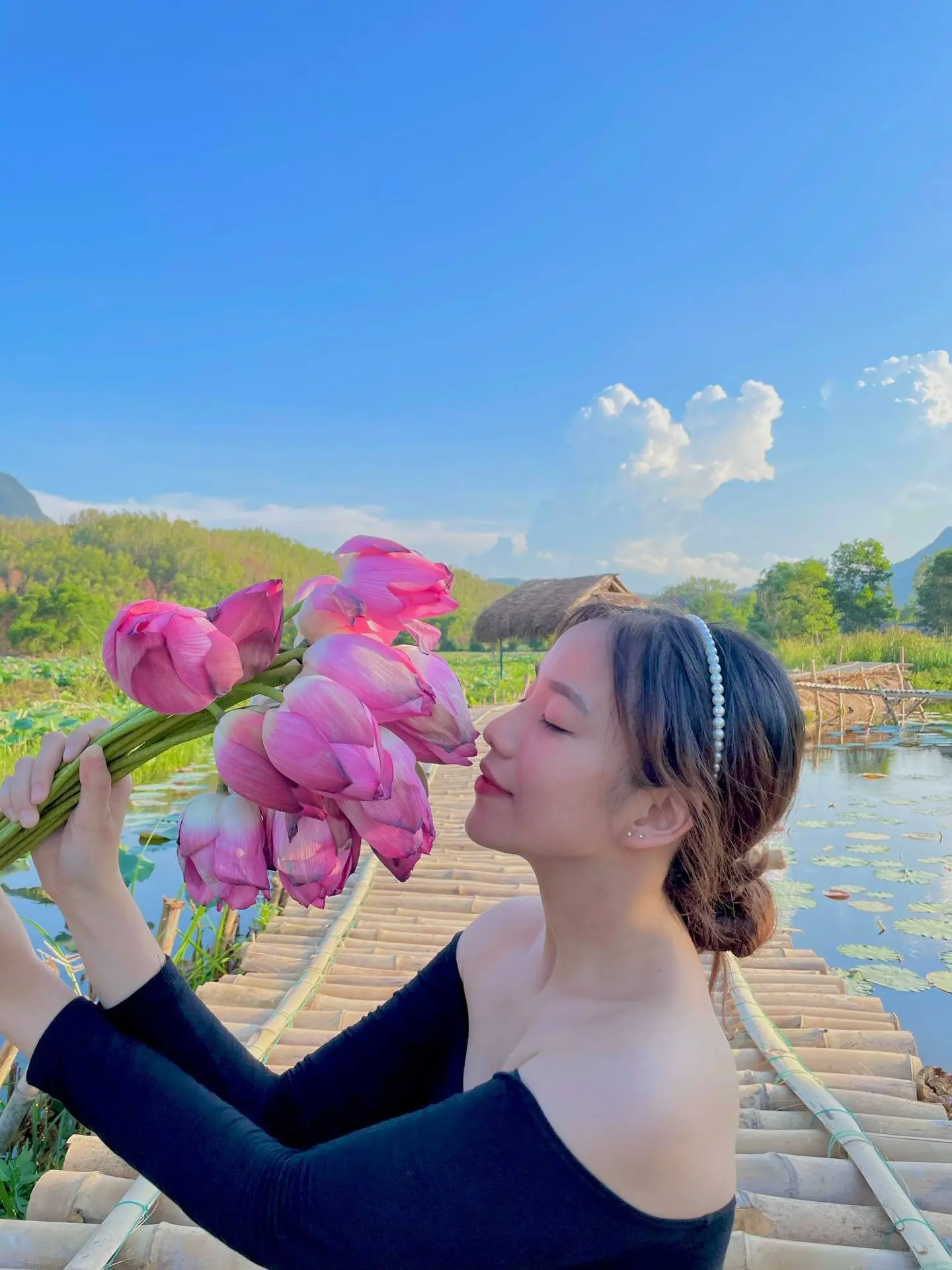 Chi&ecirc;m ngưỡng vẻ đẹp kh&oacute; cưỡng của Đầm Sen Tr&agrave; L&yacute; 5