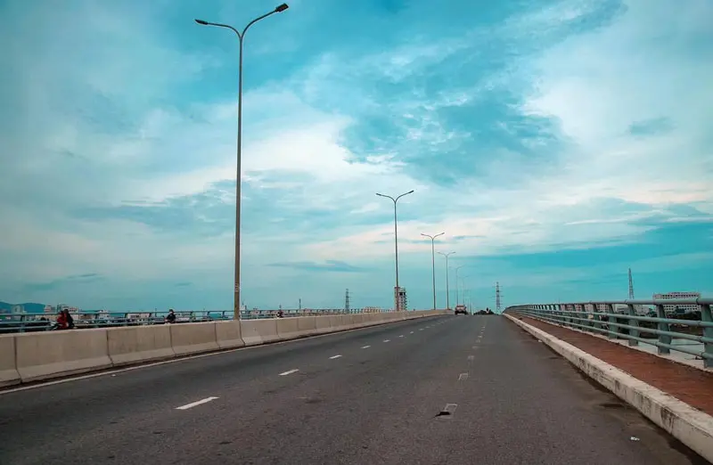 Gh&eacute; thăm cầu Ti&ecirc;n Sơn nối liền đ&ocirc;i bờ s&ocirc;ng H&agrave;n 7