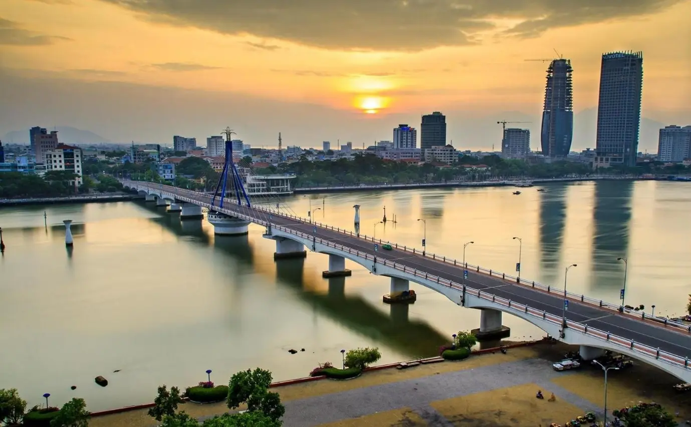 Gh&eacute; thăm cầu Ti&ecirc;n Sơn nối liền đ&ocirc;i bờ s&ocirc;ng H&agrave;n 3