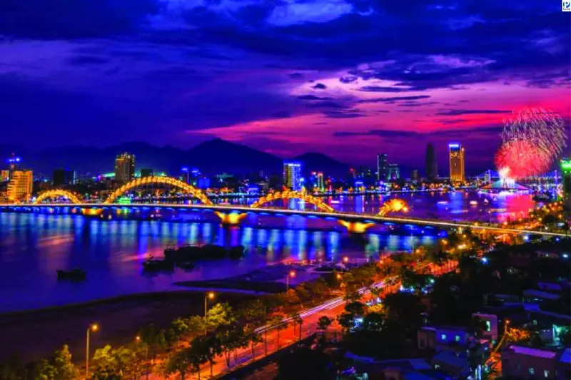 Gh&eacute; thăm cầu Ti&ecirc;n Sơn nối liền đ&ocirc;i bờ s&ocirc;ng H&agrave;n 8