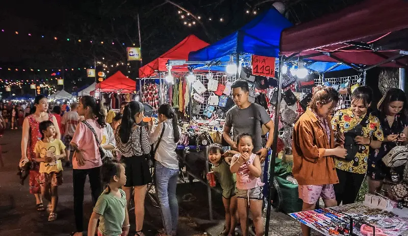 Kh&aacute;m ph&aacute; 7 khu chợ đ&ecirc;m Đ&agrave; Nẵng s&ocirc;i động kh&ocirc;ng thể bỏ lỡ 14
