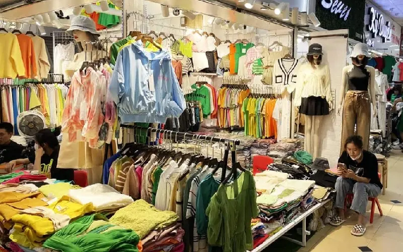 Kh&aacute;m ph&aacute; 7 khu chợ đ&ecirc;m Đ&agrave; Nẵng s&ocirc;i động kh&ocirc;ng thể bỏ lỡ 17
