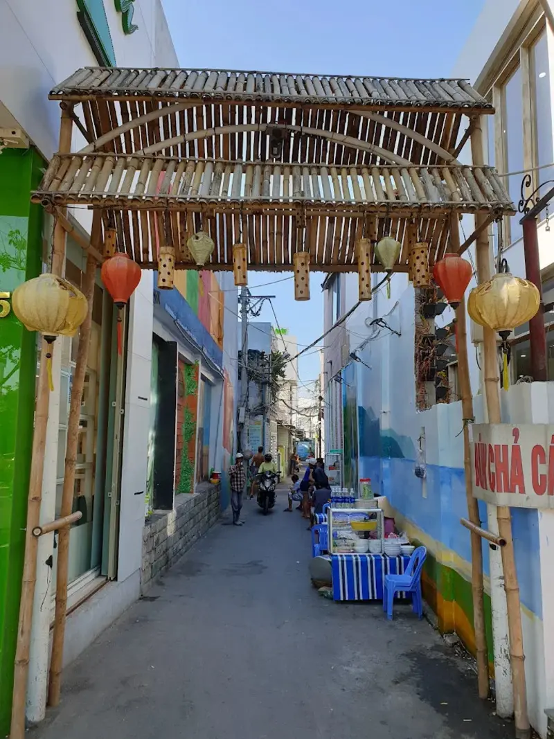 Lạc bước v&agrave;o làng Bích họa Đà Nẵng, thi&ecirc;n đường check-in đầy m&agrave;u sắc 7