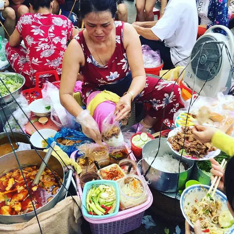 Oanh tạc chợ Bắc Mỹ An thưởng thức trọn vẹn đặc sản Đ&agrave; Nẵng 10