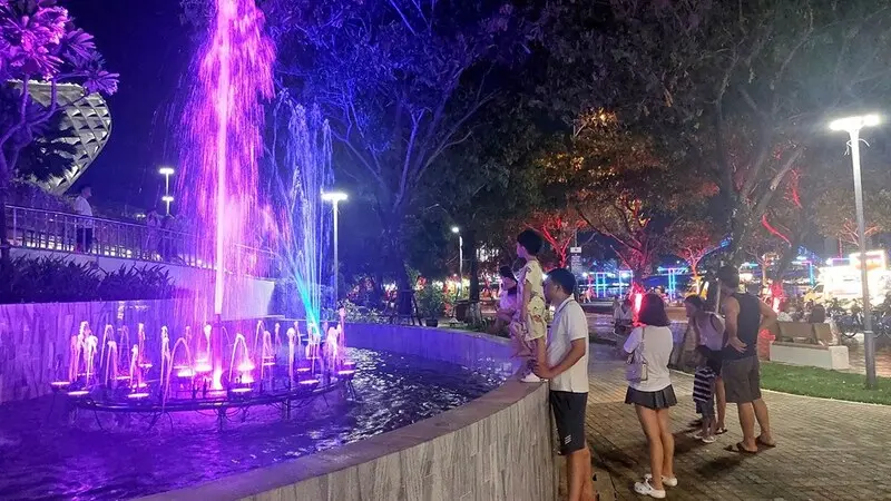 Phố đi bộ Đ&agrave; Nẵng Bạch Đằng điểm hẹn mới b&ecirc;n s&ocirc;ng H&agrave;n 12