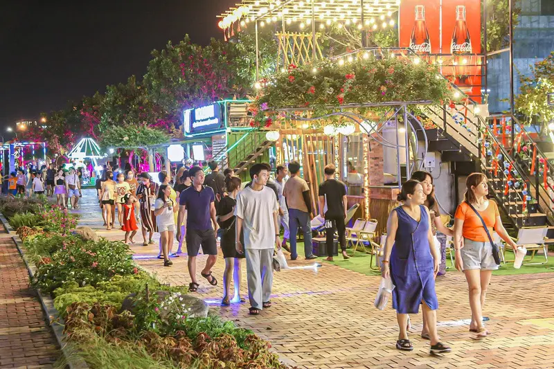Phố đi bộ Đ&agrave; Nẵng Bạch Đằng điểm hẹn mới b&ecirc;n s&ocirc;ng H&agrave;n 10