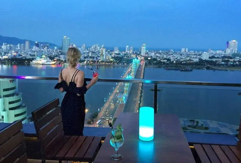 Top những qu&aacute;n bar Đ&agrave; Nẵng được giới trẻ y&ecirc;u th&iacute;ch nhất 7