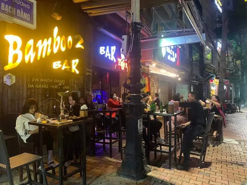 Top những qu&aacute;n bar Đ&agrave; Nẵng được giới trẻ y&ecirc;u th&iacute;ch nhất 6