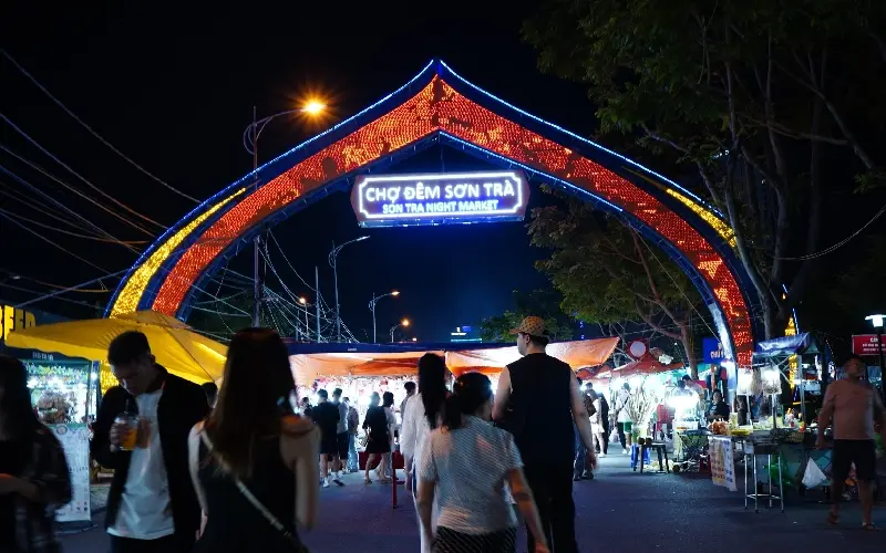 Trải nghiệm chợ đ&ecirc;m Sơn Tr&agrave; với nhiều hoạt động th&uacute; vị 3