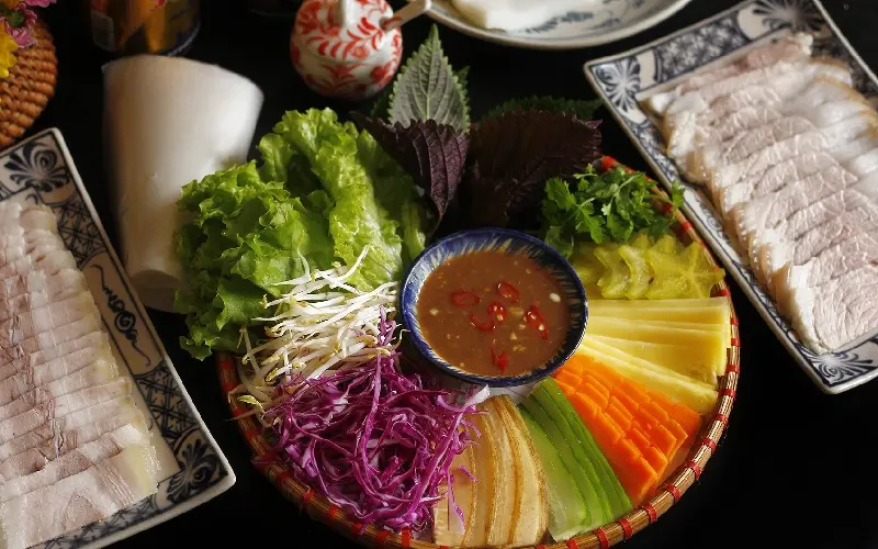 Trải nghiệm chợ đ&ecirc;m Sơn Tr&agrave; với nhiều hoạt động th&uacute; vị 8