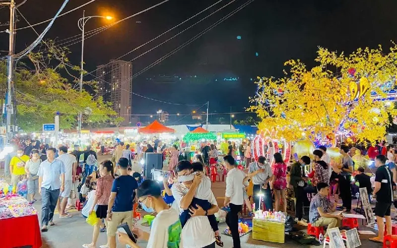 Trải nghiệm chợ đ&ecirc;m Sơn Tr&agrave; với nhiều hoạt động th&uacute; vị 5