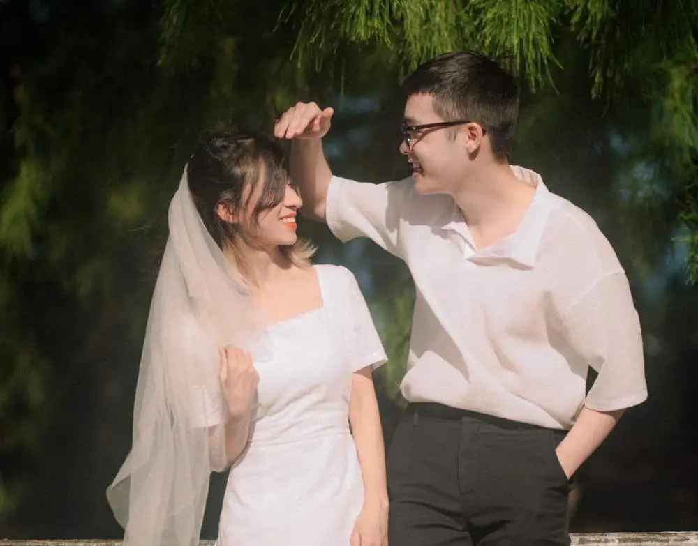 Về đây, mình cùng nhau làm nên album tình yêu tại con đường thông Đà Nẵng