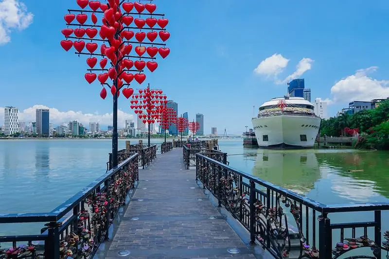 Một ng&agrave;y kh&aacute;m ph&aacute; Đ&agrave; Nẵng khuấy đảo c&aacute;c tọa độ nổi tiếng 11