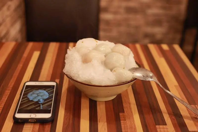 Chợ đ&ecirc;m Ph&ugrave;ng Gi&aacute;p Đ&agrave;i Trung chi&ecirc;u đ&atilde;i thực kh&aacute;ch bữa tiệc gi&aacute;c quan 12