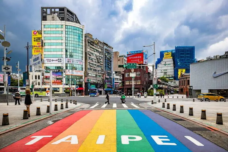 Chinh phục chợ đ&ecirc;m Ximending v&agrave; kh&aacute;m ph&aacute; thi&ecirc;n đường ẩm thực xứ Đ&agrave;i 2