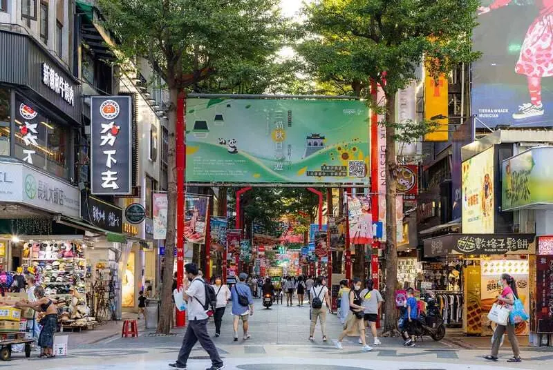 Chinh phục chợ đ&ecirc;m Ximending v&agrave; kh&aacute;m ph&aacute; thi&ecirc;n đường ẩm thực xứ Đ&agrave;i 4