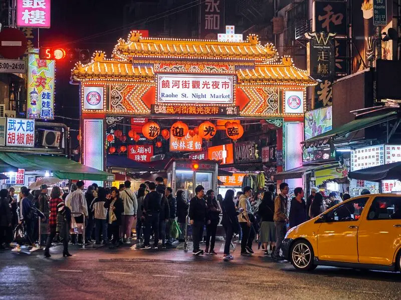 Chợ đ&ecirc;m Raohe trung t&acirc;m văn h&oacute;a v&agrave; hương vị của Đ&agrave;i Bắc 2
