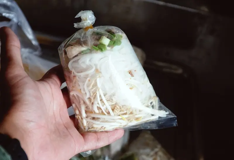 Ghé quán bà Sẩm thưởng thức hủ tiếu chỉ với 10.000 VND tại Sa Đéc 9