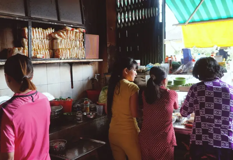 Ghé quán bà Sẩm thưởng thức hủ tiếu chỉ với 10.000 VND tại Sa Đéc 8