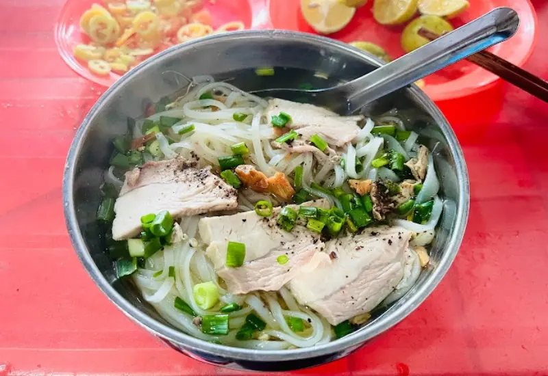 Ghé quán bà Sẩm thưởng thức hủ tiếu chỉ với 10.000 VND tại Sa Đéc 3