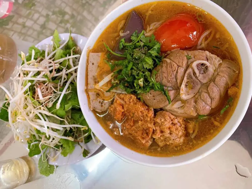 Bún riêu giò Chi, quán ăn lâu đời nổi tiếng tại Pleiku