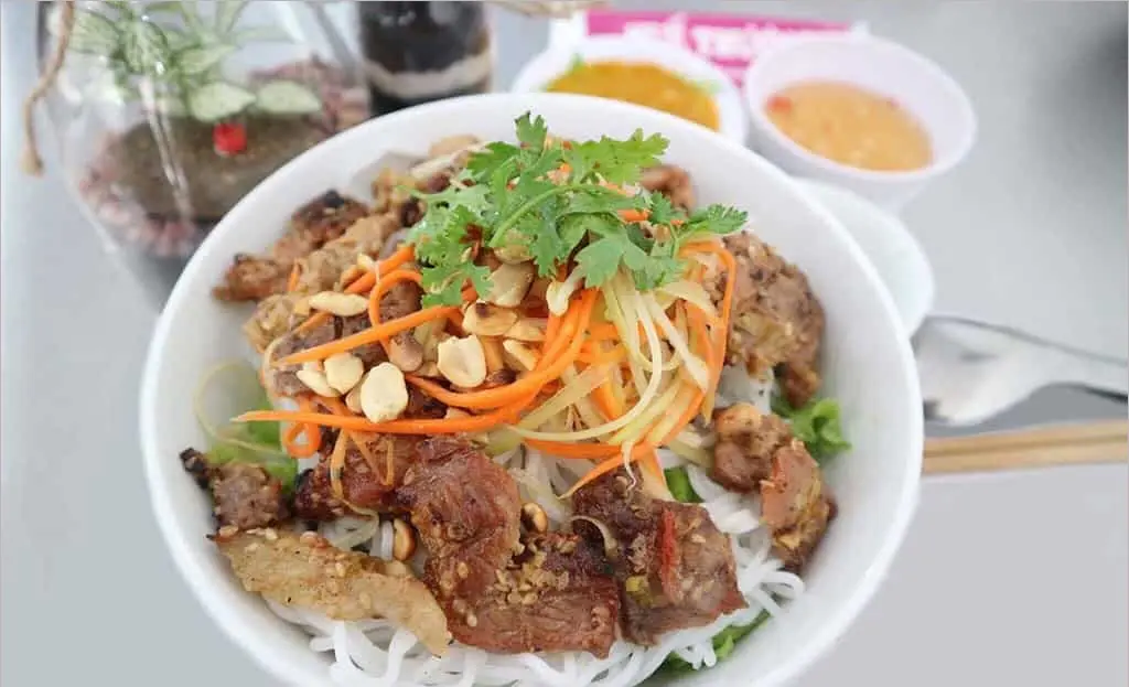 Bún thịt nướng Phương, hương vị ẩm thực của phố núi