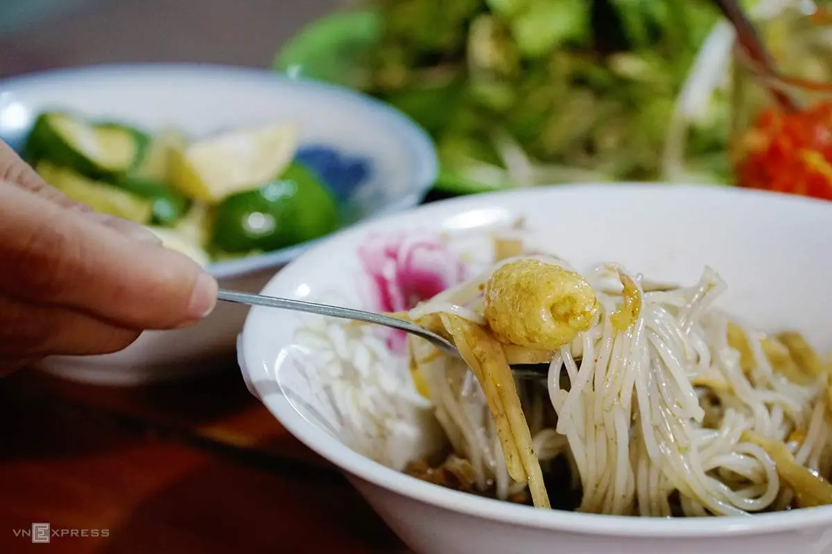 B&uacute;n cua thối c&ocirc; Chi, thức qu&agrave; l&agrave;m n&ecirc;n hương vị Gia Lai 5