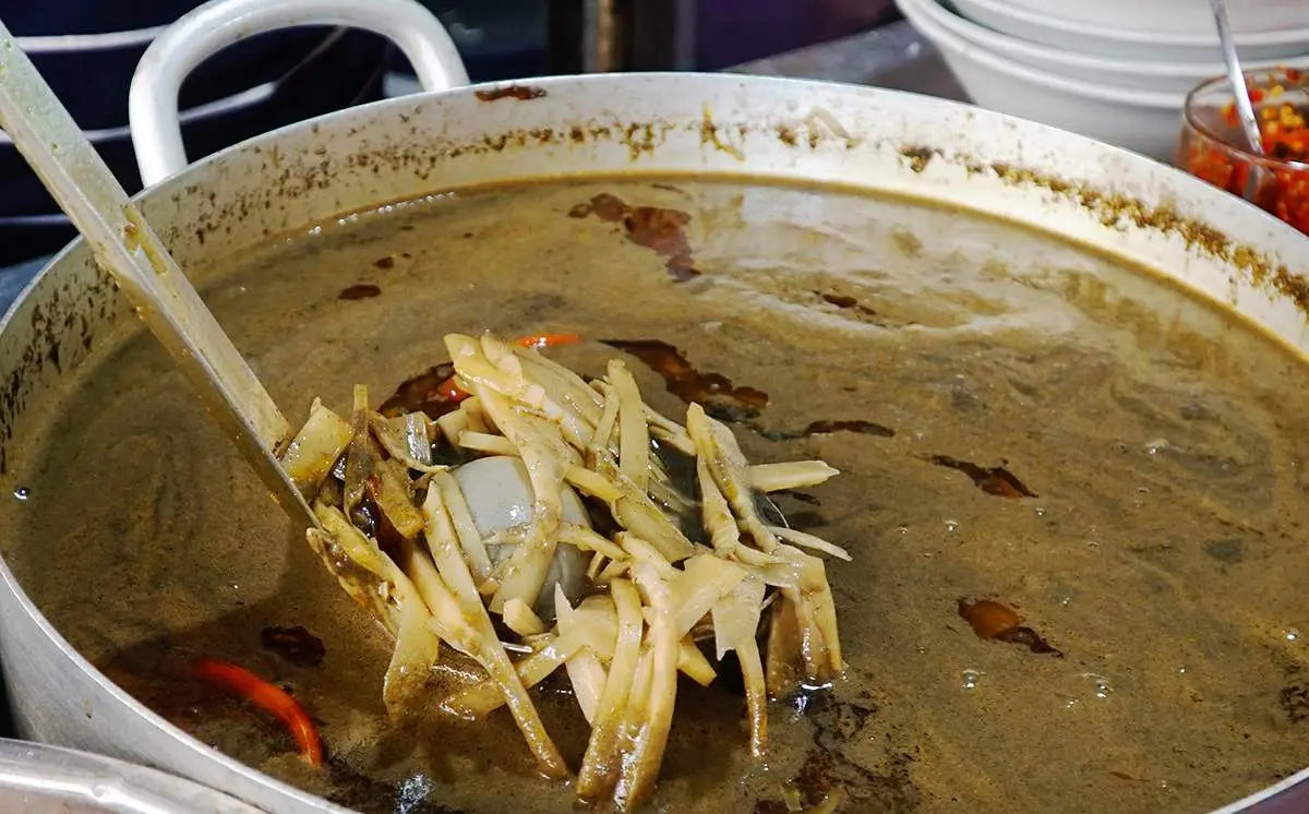 B&uacute;n cua thối, hương vị độc lạ giữa l&ograve;ng phố n&uacute;i Pleiku 4