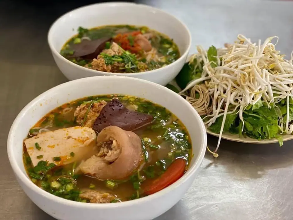 B&uacute;n ri&ecirc;u gi&ograve; Chi, qu&aacute;n ăn l&acirc;u đời nổi tiếng tại Pleiku 2