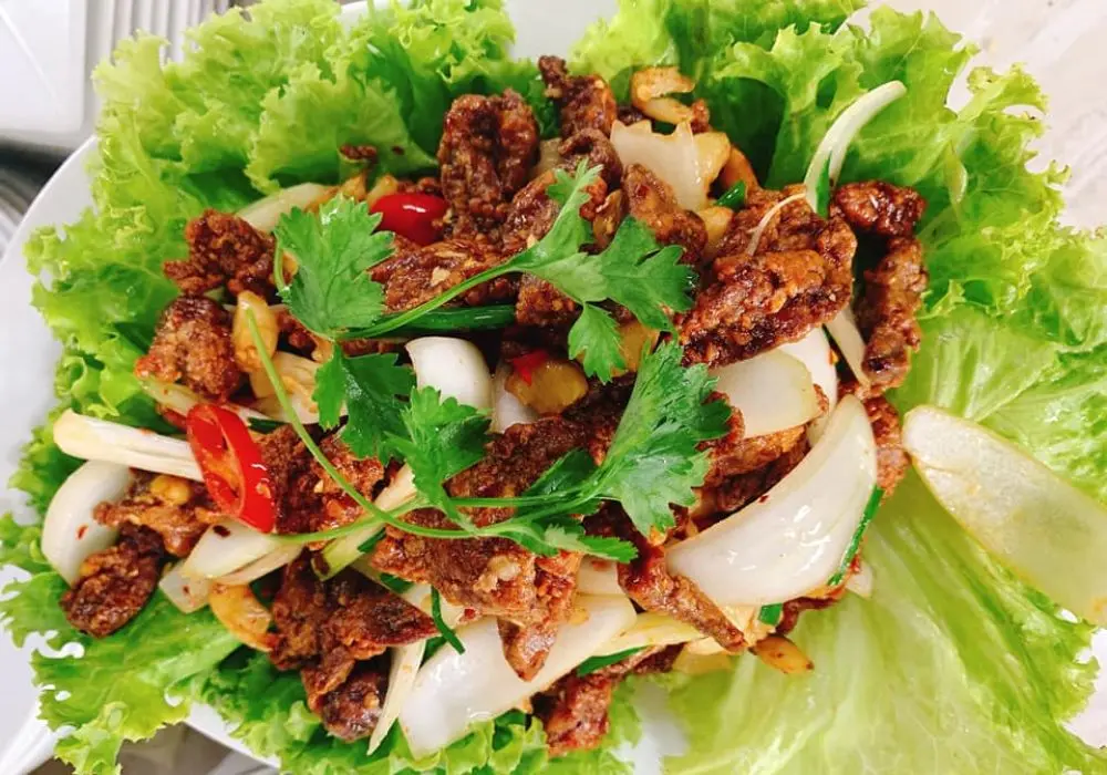 C&agrave;n qu&eacute;t Nh&agrave; h&agrave;ng Tơ Nưng Biển Hồ với c&aacute;c m&oacute;n ăn ngon kh&oacute; cưỡng 7