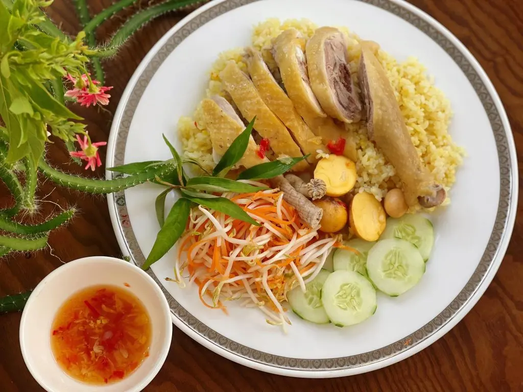 Cơm g&agrave; Mỹ T&acirc;m l&agrave; qu&aacute;n ăn l&acirc;u đời tại v&ugrave;ng đất nắng gi&oacute; Gia Lai 5