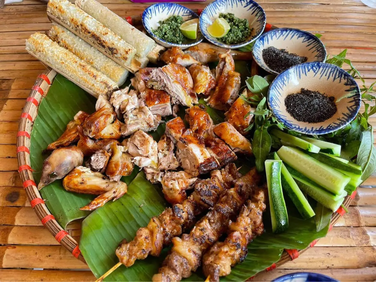 Đến Cơm lam g&agrave; nướng H'BLA T'RƯNG kh&aacute;m ph&aacute; đặc sản trứ danh đất Pleiku 8