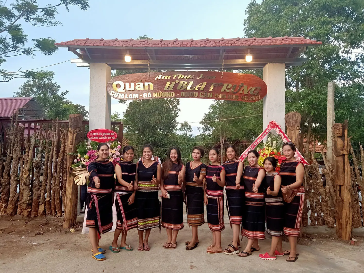 Đến Cơm lam g&agrave; nướng H'BLA T'RƯNG kh&aacute;m ph&aacute; đặc sản trứ danh đất Pleiku 2