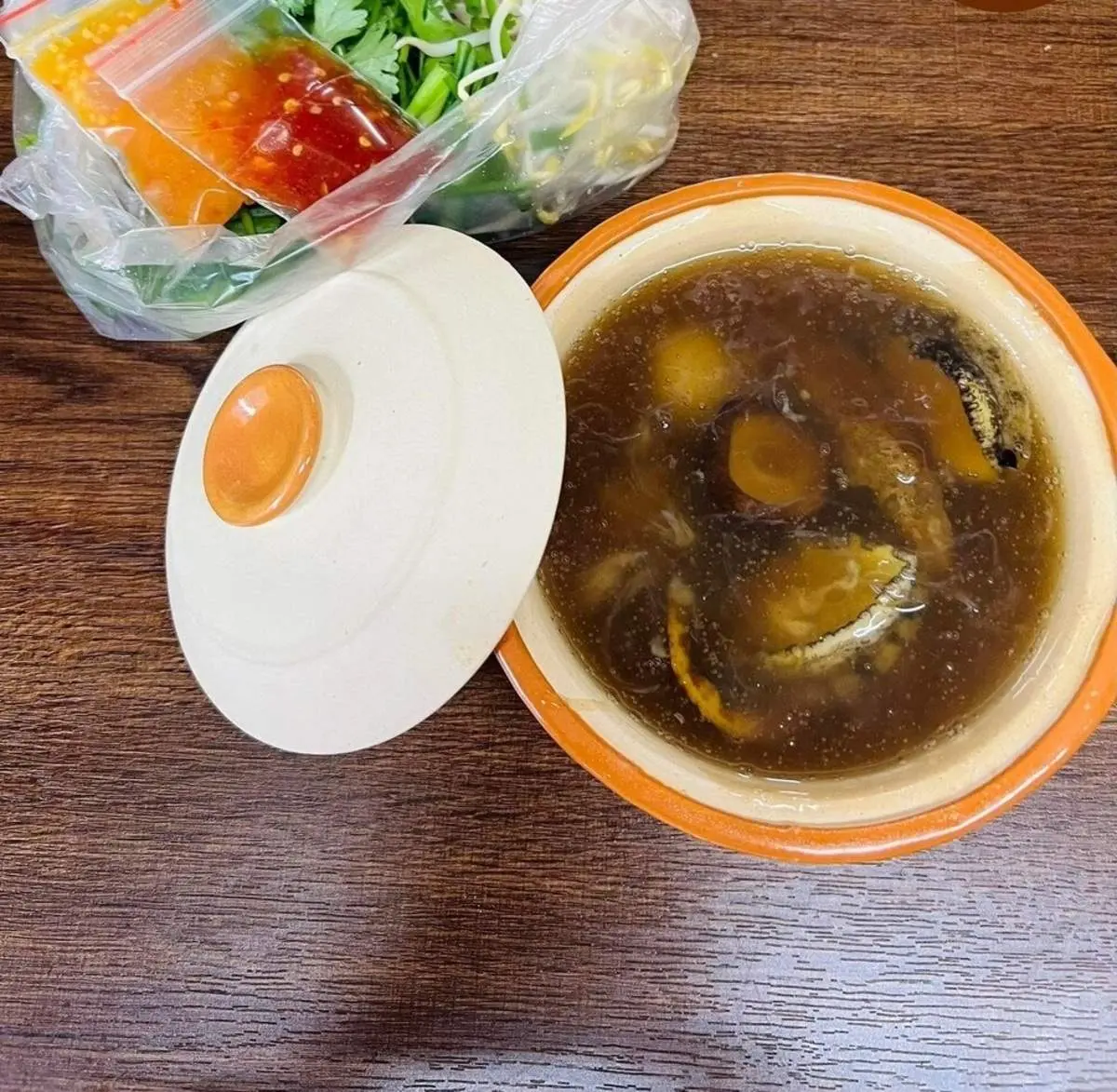 Đến Qu&aacute;n &ocirc;ng Mạnh để thưởng thức những m&oacute;n ăn quốc d&acirc;n tại Gia Lai 11
