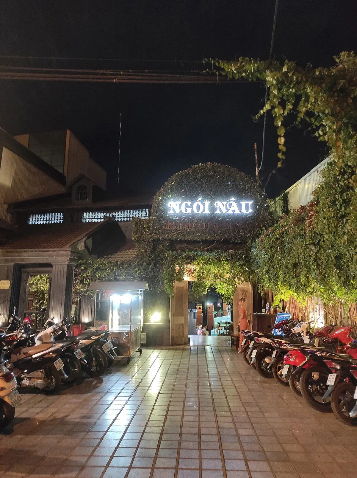 Gh&eacute; đến Nh&agrave; h&agrave;ng Ng&oacute;i N&acirc;u thưởng thức đặc sản n&uacute;i rừng Gia Lai 2