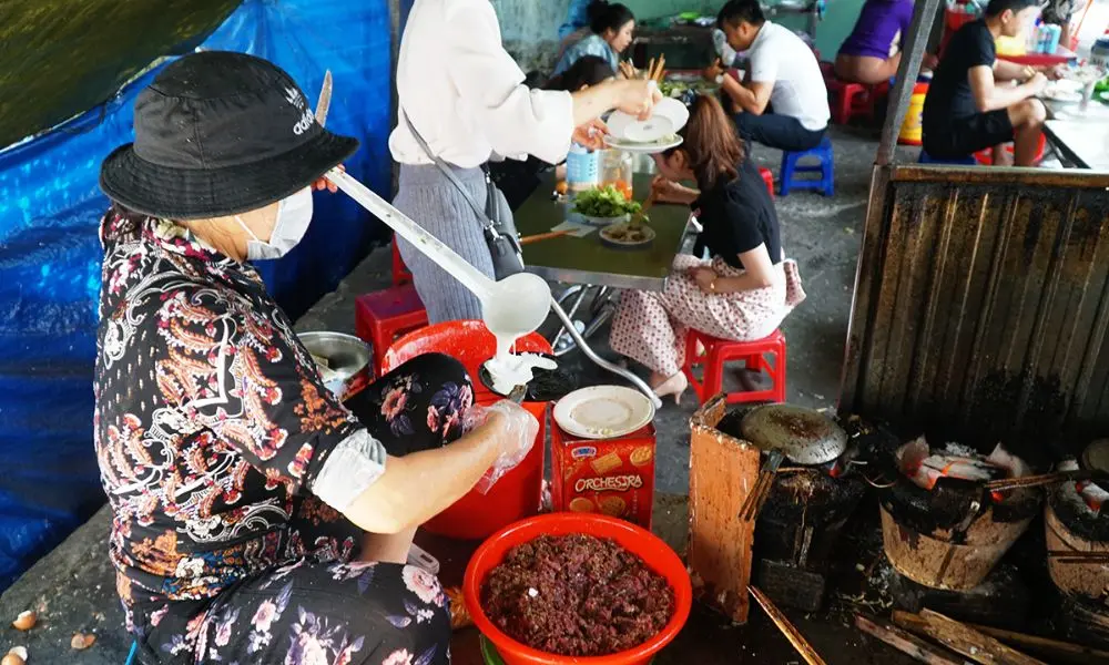 Gh&eacute; thăm qu&aacute;n B&aacute;nh x&egrave;o b&agrave; T&aacute;m cực nổi tiếng tại Pleiku 5