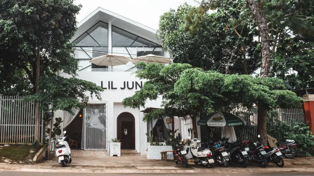 Kh&aacute;m ph&aacute; Lil Jun Coffee Studio c&ugrave;ng những g&oacute;c sống ảo cực chất 2