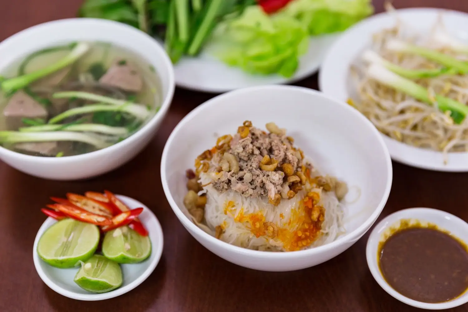 Kh&aacute;m ph&aacute; Phở kh&ocirc; B&eacute; Tư, điểm đến ẩm thực th&uacute; vị ở Pleiku 3