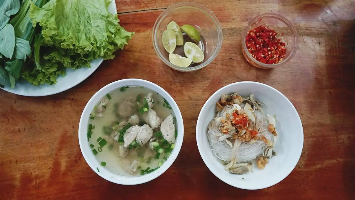 Kh&aacute;m ph&aacute; Phở kh&ocirc; B&eacute; Tư, điểm đến ẩm thực th&uacute; vị ở Pleiku 5