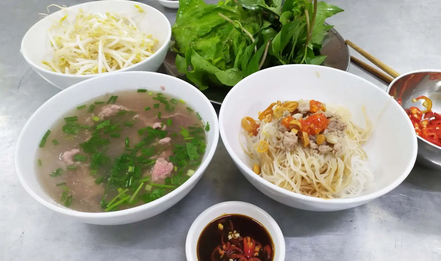 Kh&aacute;m ph&aacute; Phở T&agrave;u L&yacute;, qu&aacute;n ăn th&uacute; vị với m&oacute;n phở b&ograve; vi&ecirc;n 3