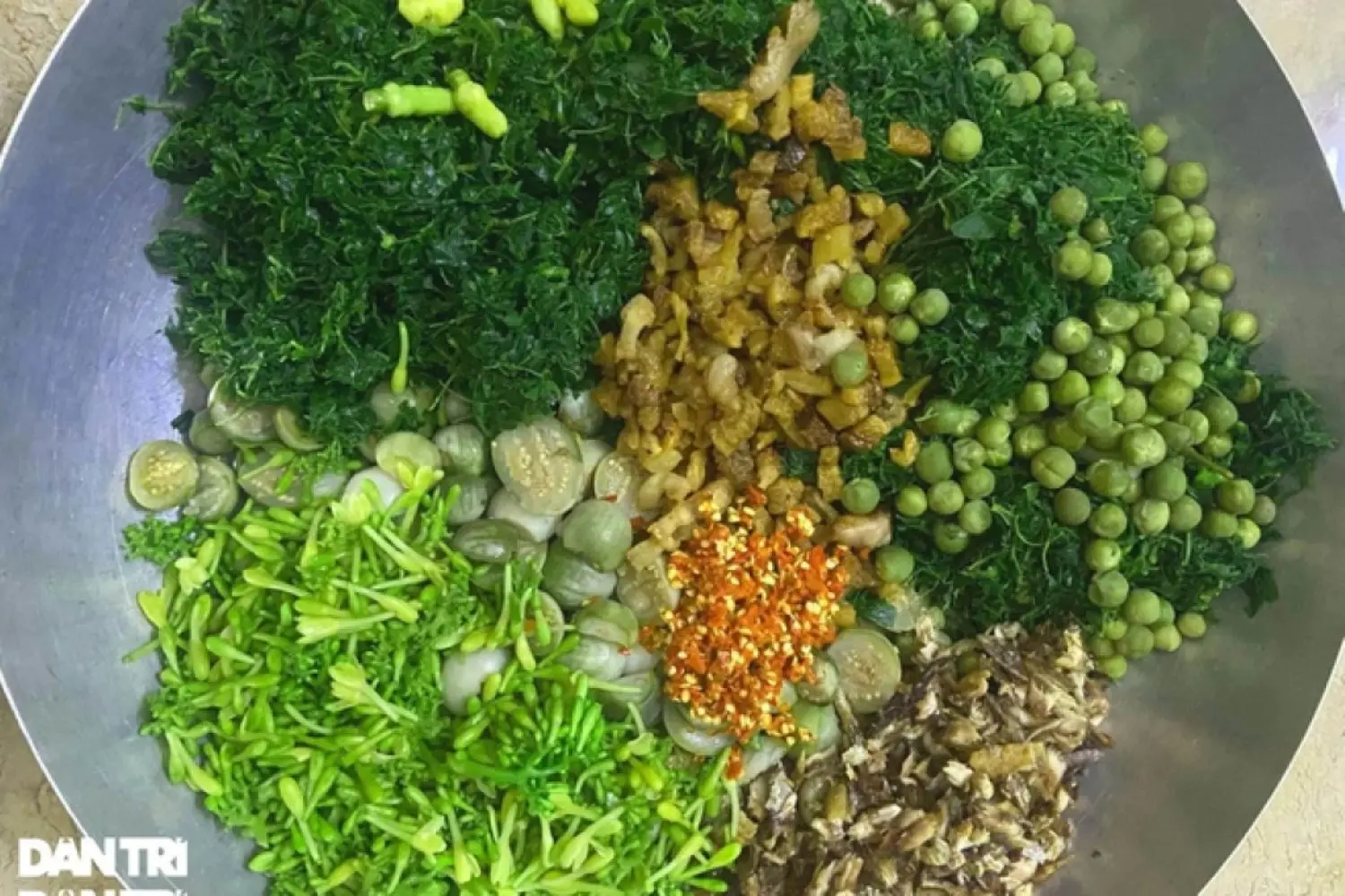 L&aacute; m&igrave; x&agrave;o c&agrave; đắng, m&oacute;n ăn giản dị của đồng b&agrave;o T&acirc;y Nguy&ecirc;n 5