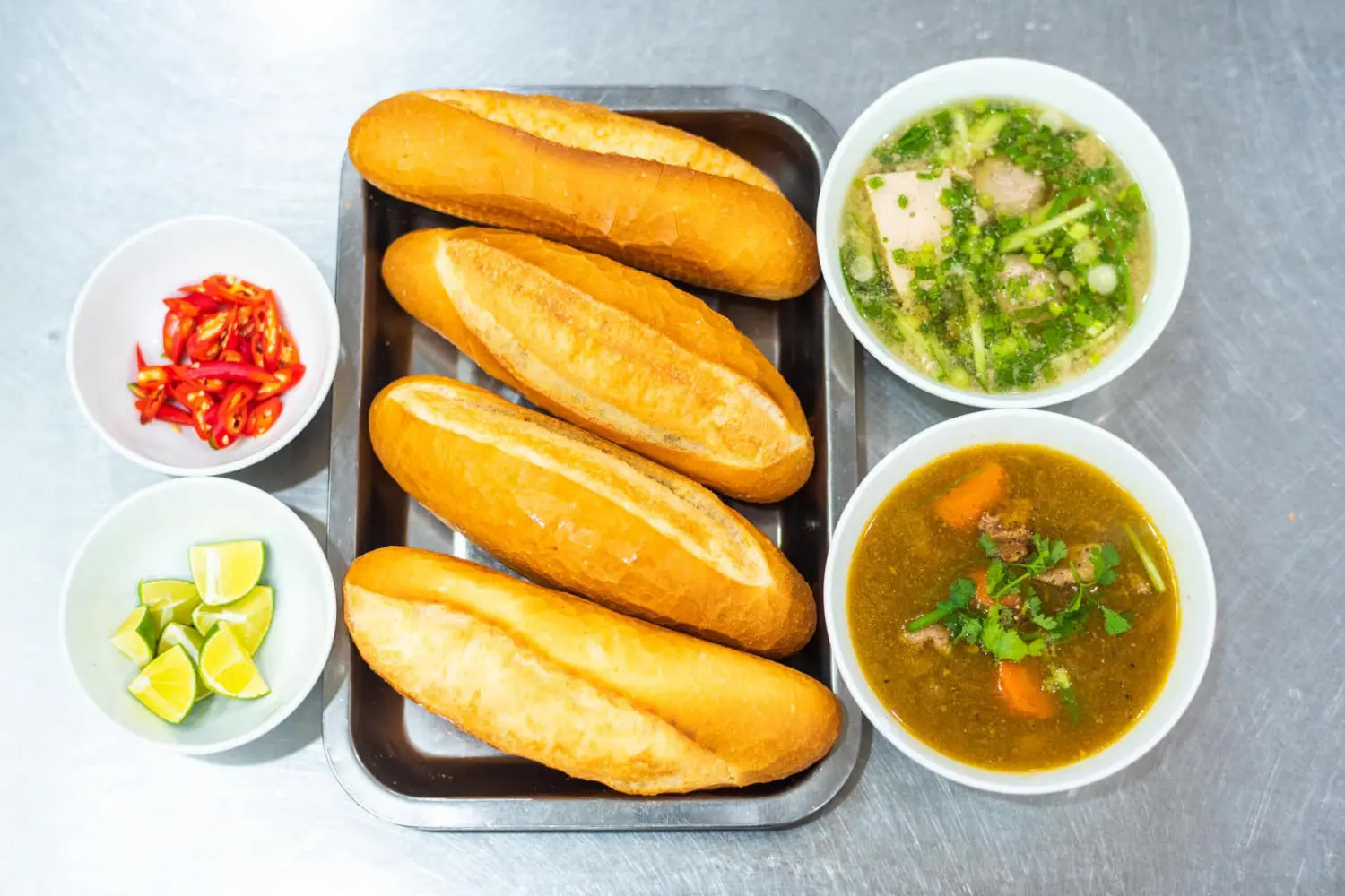 Thưởng thức B&aacute;nh m&igrave; Lệ b&igrave;nh d&acirc;n giữa l&ograve;ng phố n&uacute;i Gia Lai 4
