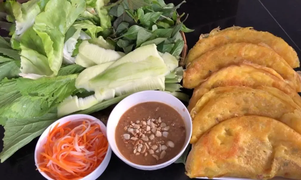Thưởng thức B&aacute;nh x&egrave;o B&agrave; Ba thơm ngon nức tiếng giữa l&ograve;ng phố n&uacute;i 3