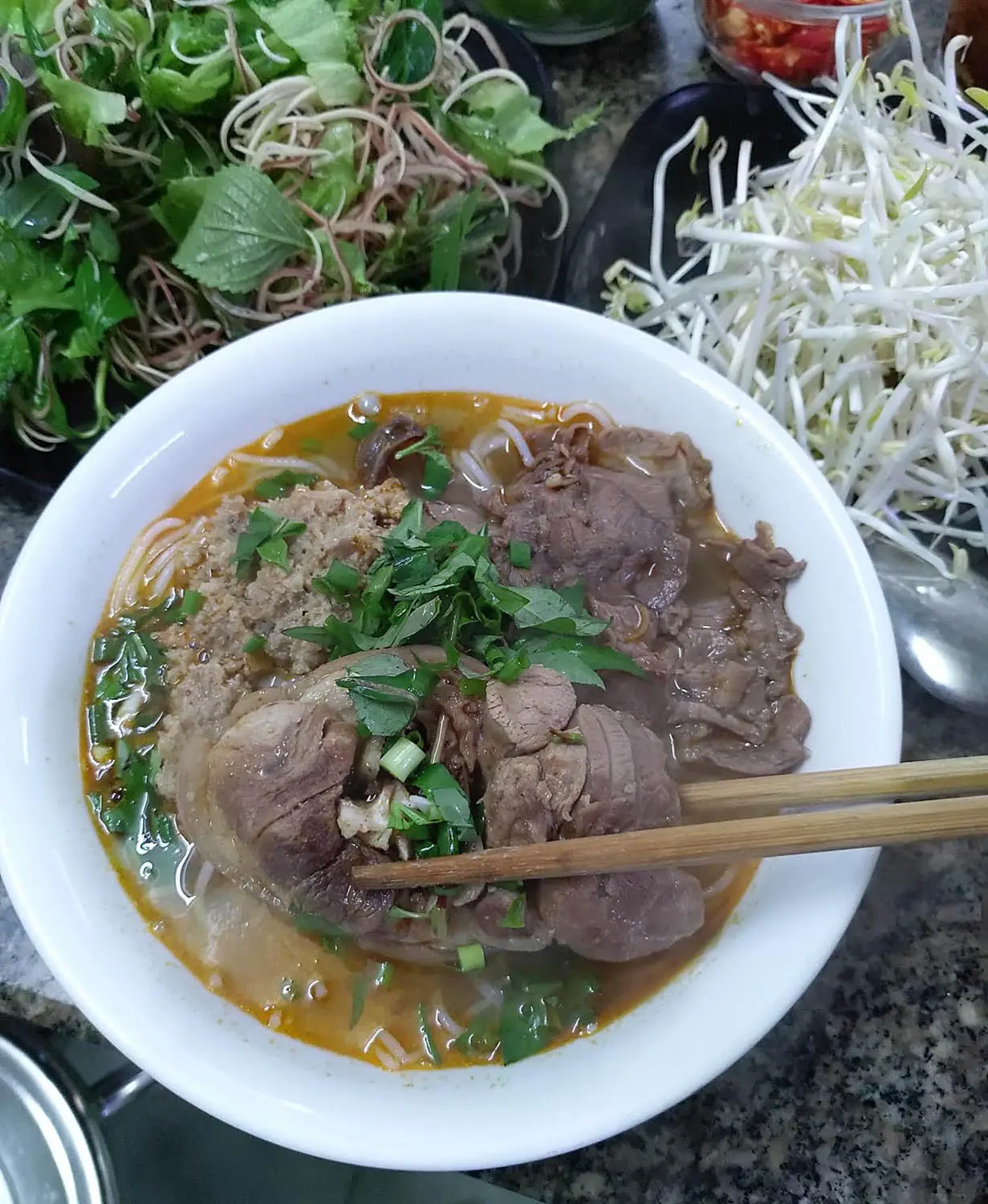 Top qu&aacute;n đặc sản Gia Lai được đ&ocirc;ng đảo giới trẻ săn đ&oacute;n 5