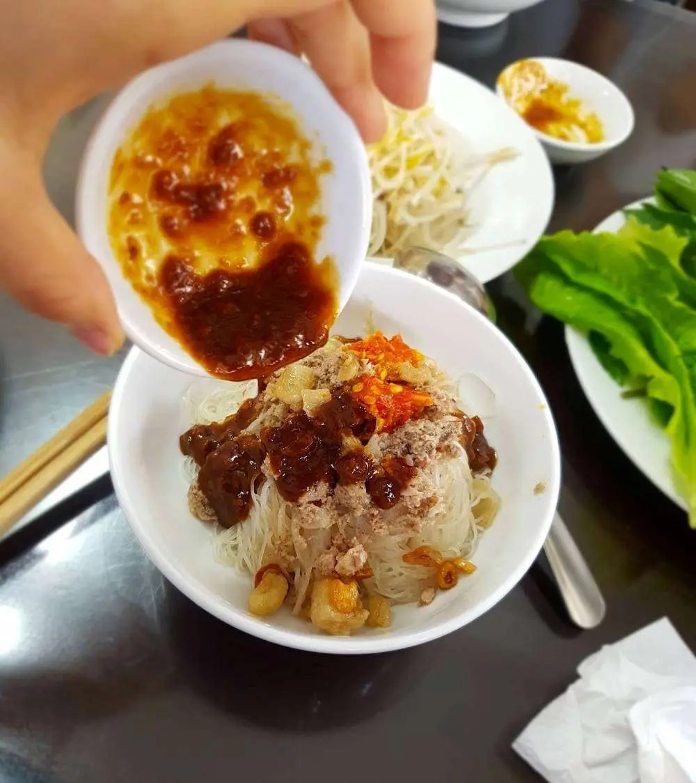 Trải nghiệm Phở Hồng, qu&aacute;n ăn b&igrave;nh d&acirc;n nổi tiếng ở Gia Lai 4