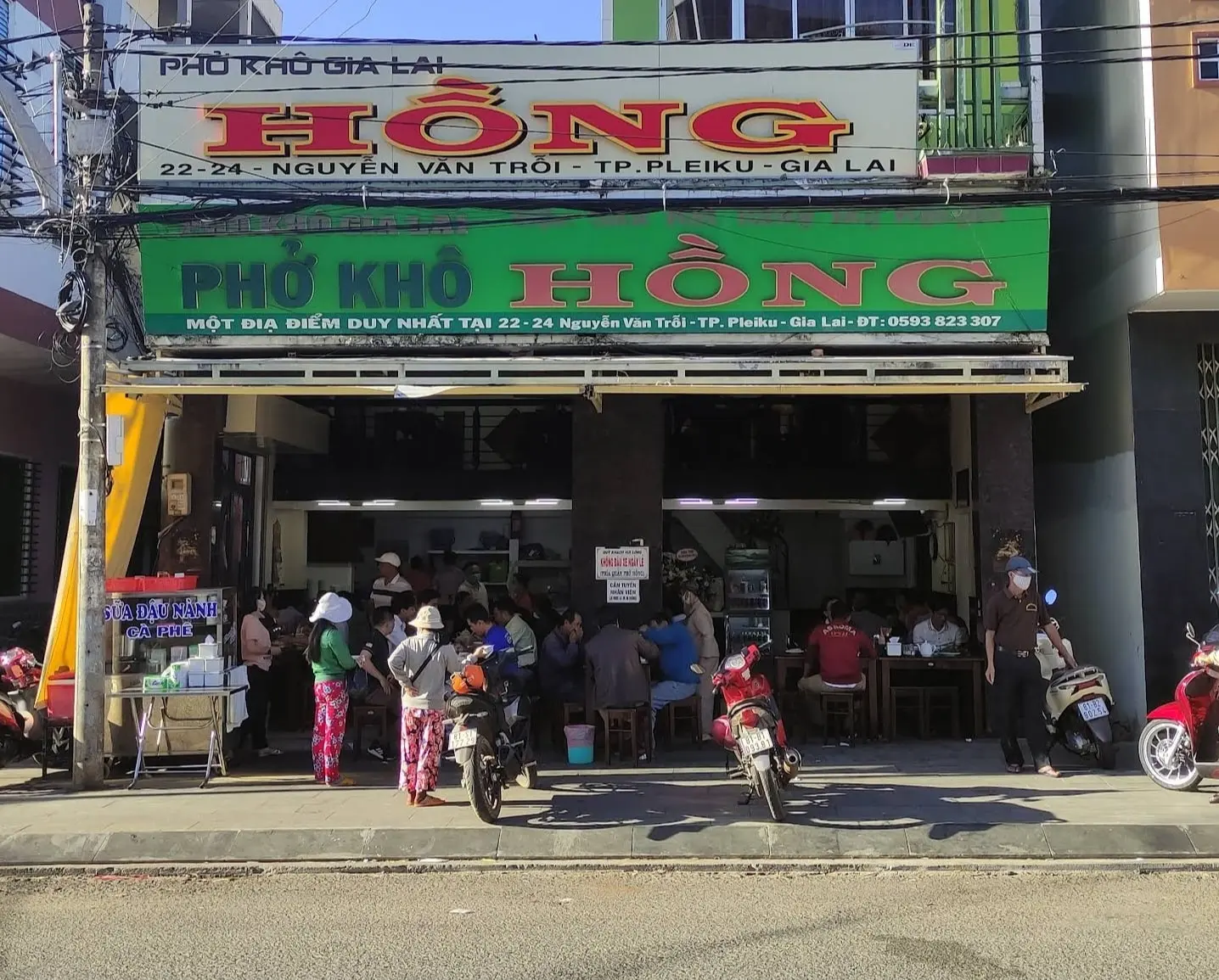 Trải nghiệm Phở Hồng, qu&aacute;n ăn b&igrave;nh d&acirc;n nổi tiếng ở Gia Lai 2