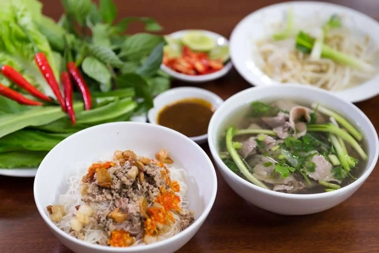 Trải nghiệm Phở Hồng, qu&aacute;n ăn b&igrave;nh d&acirc;n nổi tiếng ở Gia Lai 3