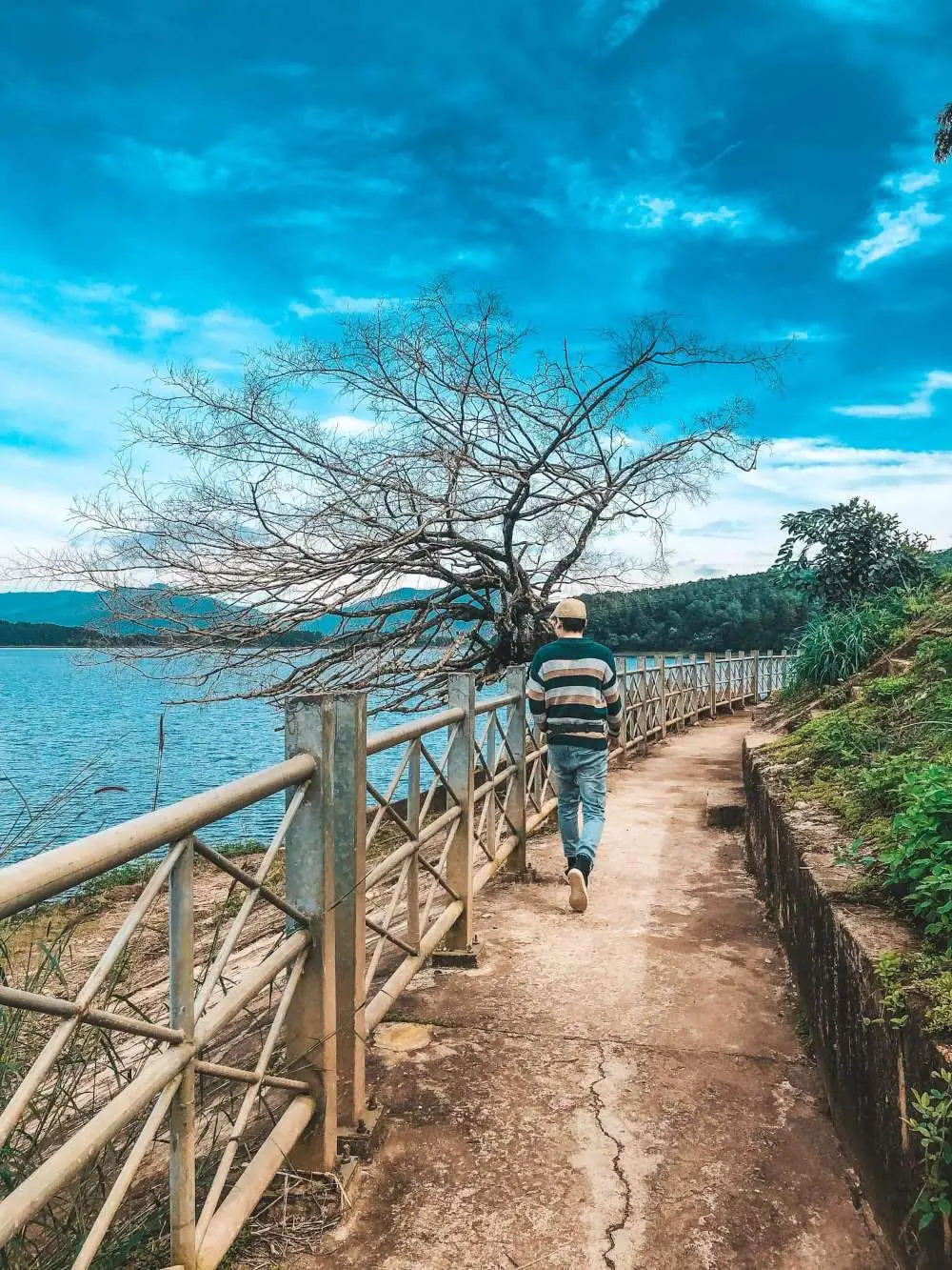 Check-in Biển hồ Pleiku c&ugrave;ng anh ch&agrave;ng Đỗ Văn 4